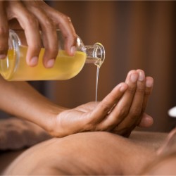massage with essential oils in Martinique