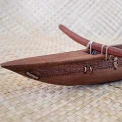 Carved sculptures Canoe Australes