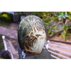 Handmade Tahitian Mother-of-Pearl | Hand Engraving Elegance - Ventanou