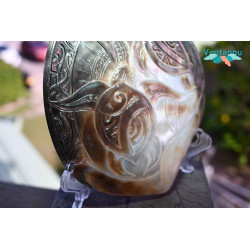 Handmade Tahitian Mother-of-Pearl | Hand Engraving Elegance - Ventanou