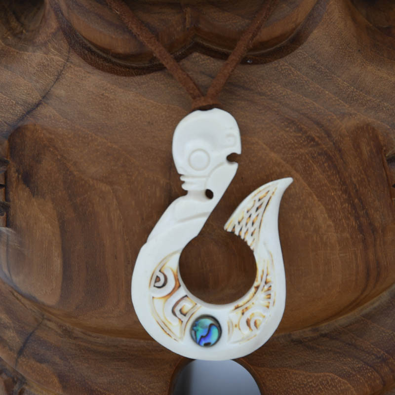 Hand-Carved Hook Necklace – Polynesian Artisanal Jewelry with Abalone