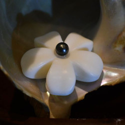 Tiare Flower Soap with Tahitian Pearl – Local Craft | Ventanou