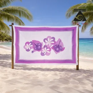 pareo-peint-a-la-main-voile-de-coton-violet-hibiscus-fleur-de-tiare - Paréo tahitien 'Aute Vairaumati peint à la main, hibiscus et tiaré violet et blanc sur fond crème, artisanat de Moorea