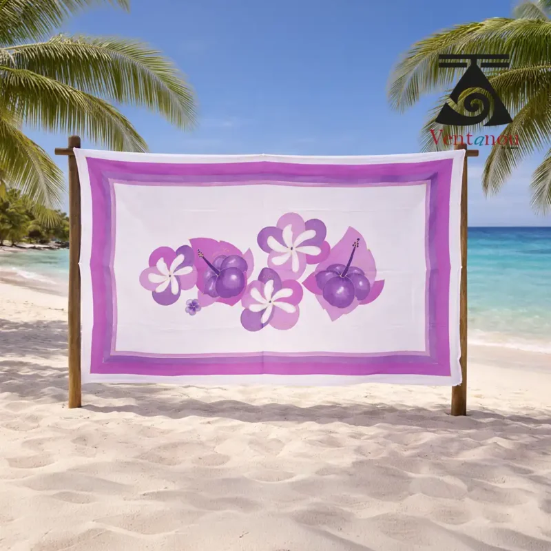 pareo-peint-a-la-main-voile-de-coton-violet-hibiscus-fleur-de-tiare - Paréo tahitien 'Aute Vairaumati peint à la main, hibiscus et tiaré violet et blanc sur fond crème, artisanat de Moorea