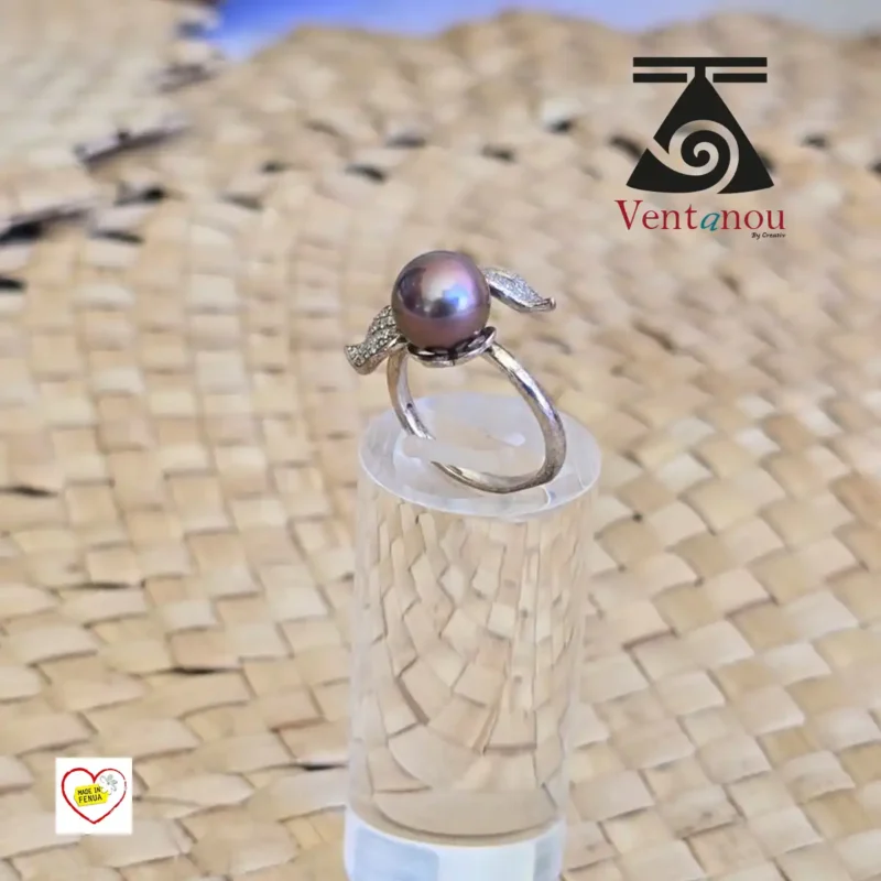 bague-polynesienne-feuille-pandanus-et-perle-noire Bague perle noire en argent 925 avec zirconiums, reflets de la perle