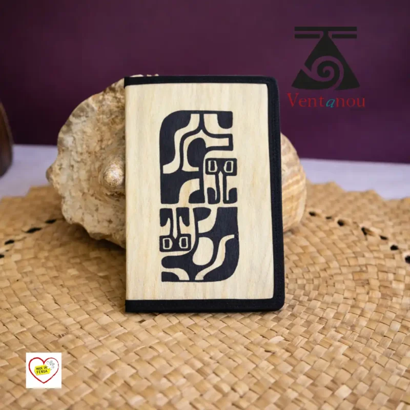 porte-passeport-en-tapa-ua-uka Porte passeport Polynésien en Tapa décoré symbole marquisien et polynésien