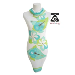 pareo-tahitien-bleu-vert-lagon-fleurs-porte-robe Paréo tahitien blanc bleu vert lagon peint à la main avec fleurs tropicales