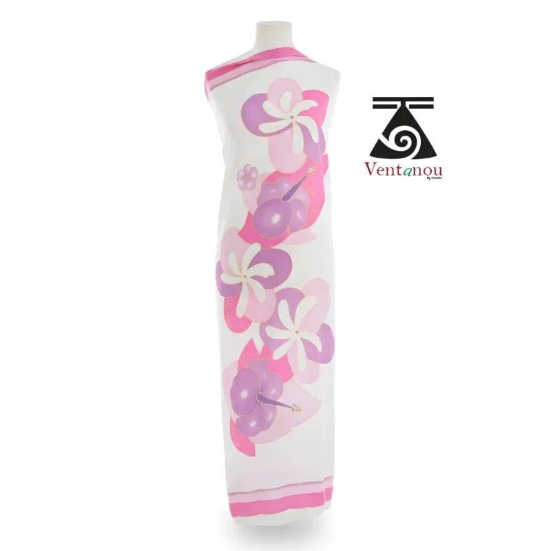 pareo-tahitien-rose-violet-tiare-porte-robe Paréo blanc peint à la main avec fleurs tiare rose et violet en Polynésie