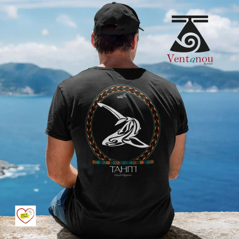 tee-shirt-polynesien-homme-requin-noir t-shirt noir avec requin polynésien imprimé