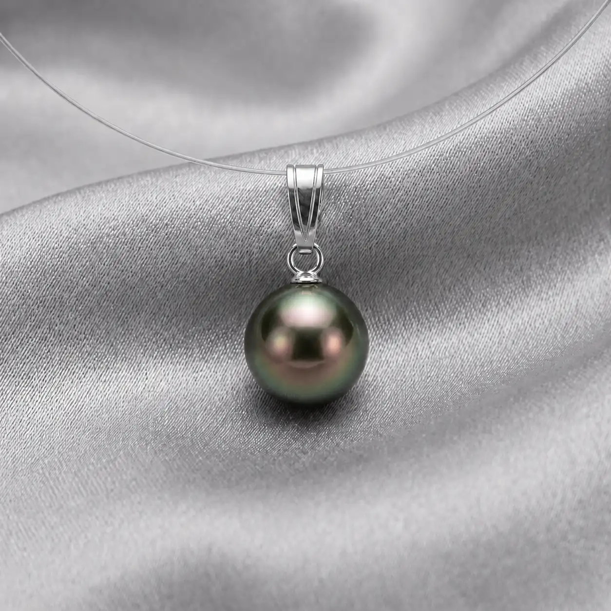 Tahitian Black Pearl Pendant in Silver