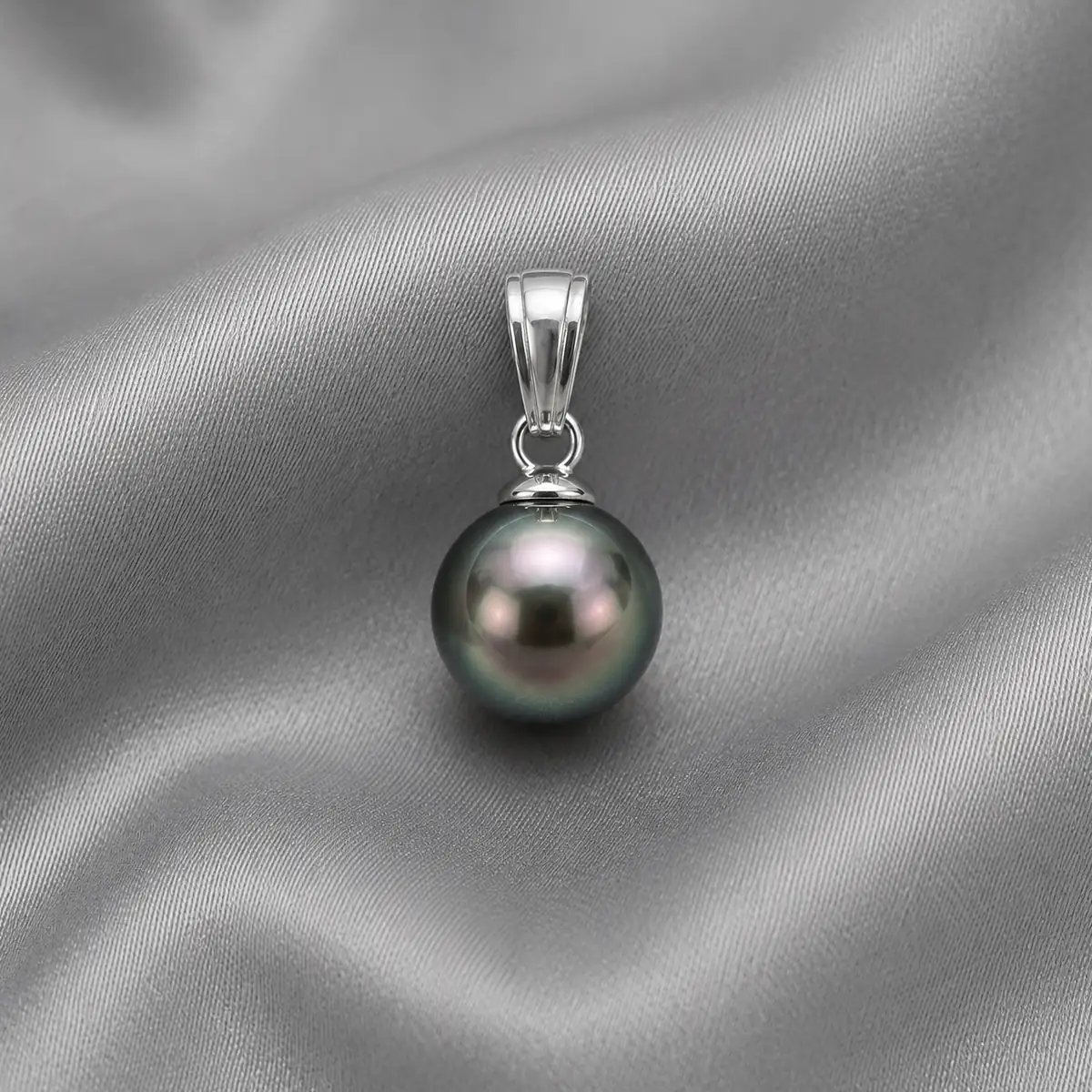 Tahitian Black Pearl Pendant in Sterling Silver