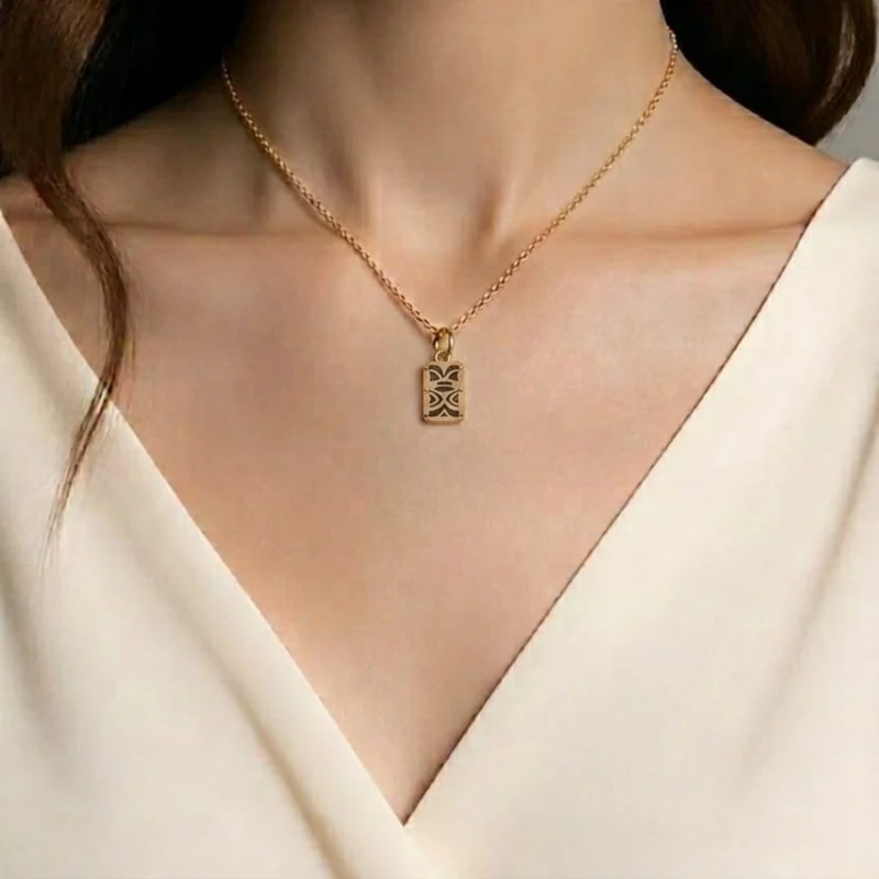 pendentif-polynesien-en-or-et-nacre-tiki-protecteur Pendentif polynésien pour homme et femme - Tiki en or et nacre