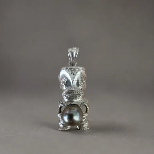 pendentif-tiki-et-perle-noire-de-tahiti (1) Pendentif tiki perle noire de Tahiti en argent 925