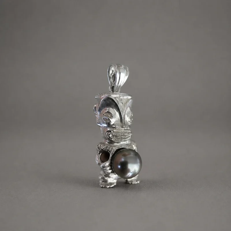 pendentif-tiki-et-perle-noire-de-tahiti (2) Pendentif polynésien tiki en argent avec perle noire de Tahiti