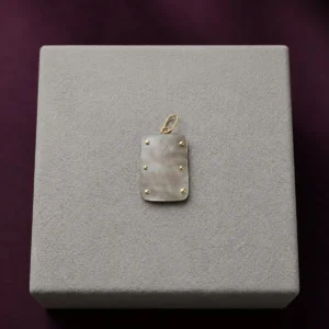 pendentif-tiki-polynesien-en-or-18k-et-agate-face Pendentif polynésien Tiki en or et nacre